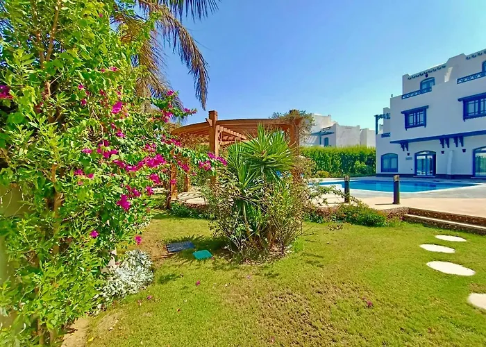 Villa Luxury With Pool In *