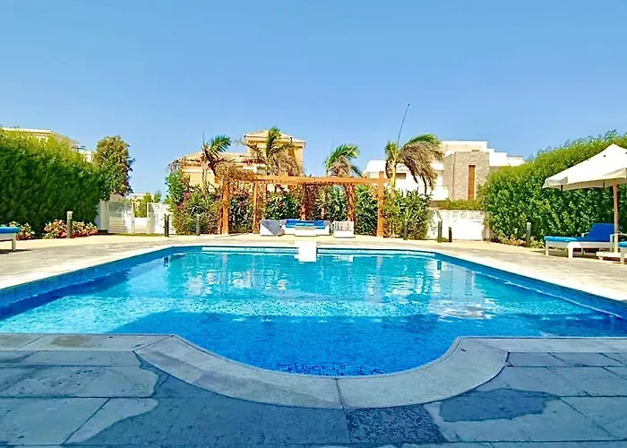 Luxury With Pool In *