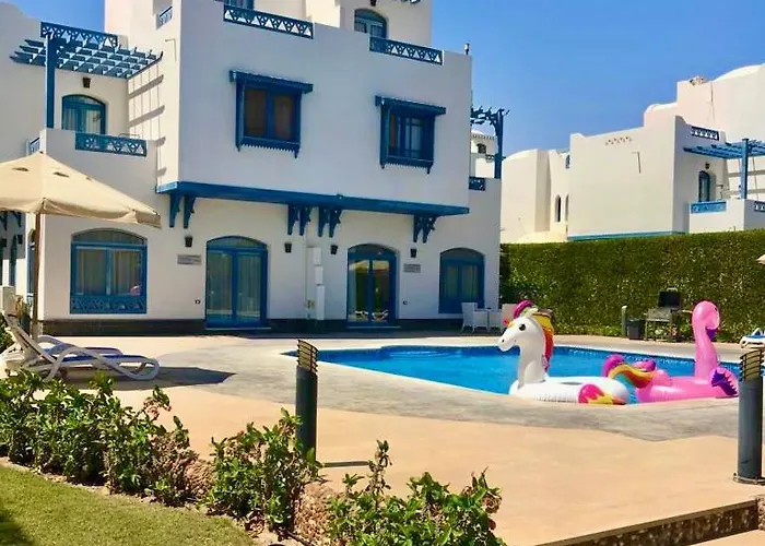 Villa Luxury With Pool In *