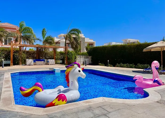 Villa Luxury With Pool In *