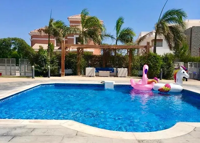 Villa Luxury With Pool In *